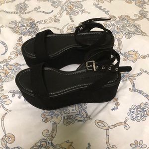 Platform open toe shoes